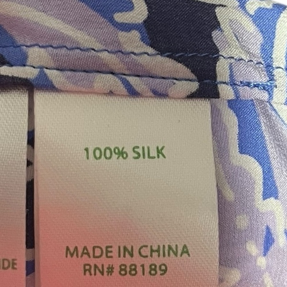 🤗 Lilly Pulitzer Elsa Silk Navy and Lavender Pineapple Blouse. NWOT - Picture 5 of 5